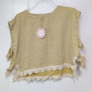 🌟NWT Umgee Mustard and White Striped Blouse